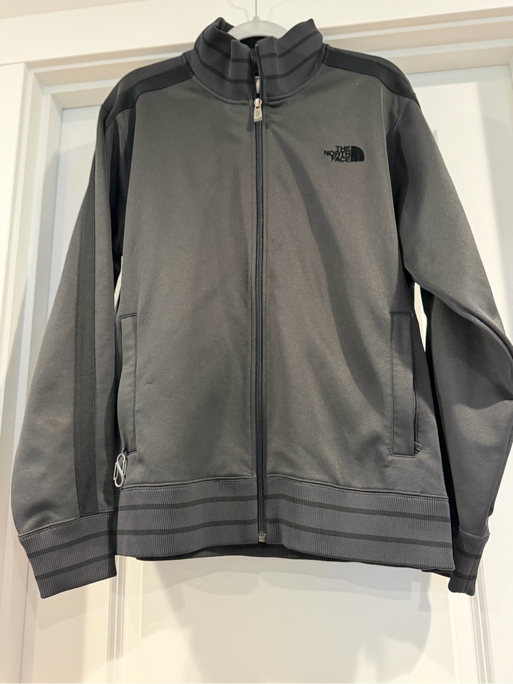 The North Face Men's Charcoal Gray Lightweight Zip Jacket
